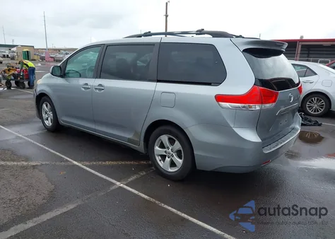 2011 Toyota Sienna Le V6/Le V6 Auto Access Seat from USA, damaged, VIN 5TDKK3DC4BS057634